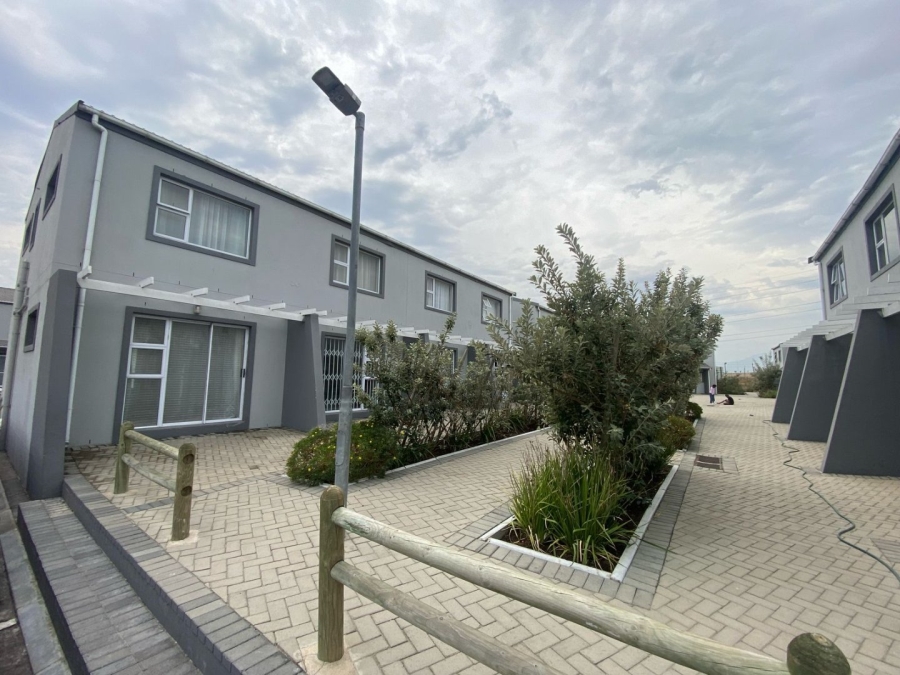 2 Bedroom Property for Sale in Stratford Green Western Cape